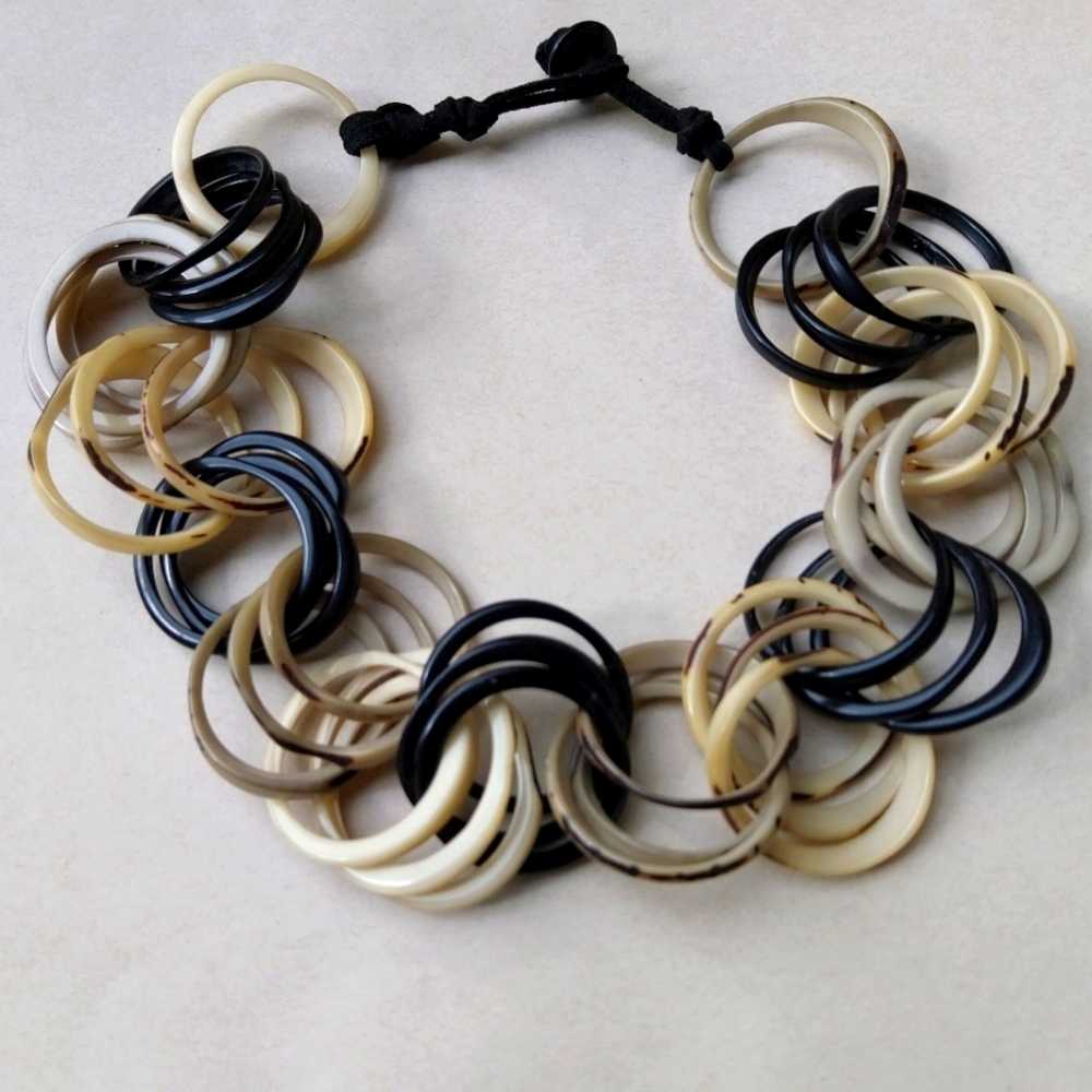 Black and Cream Circular Link Necklace
